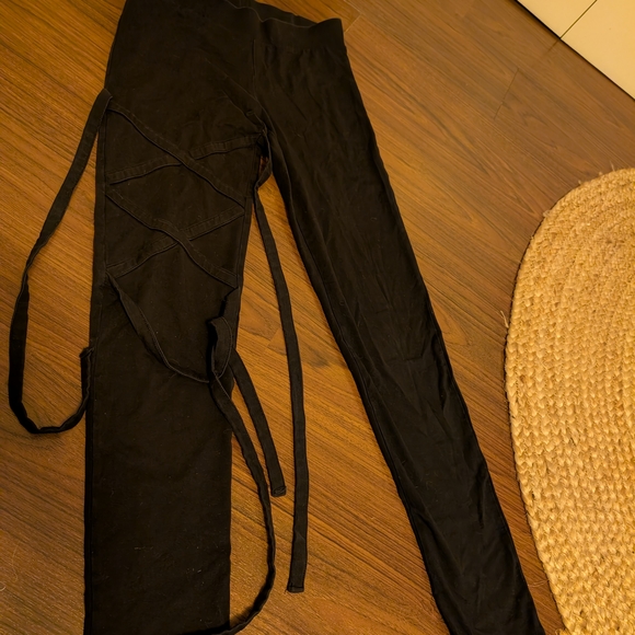 Disturbia Black Leggings with Ties - Picture 2 of 3